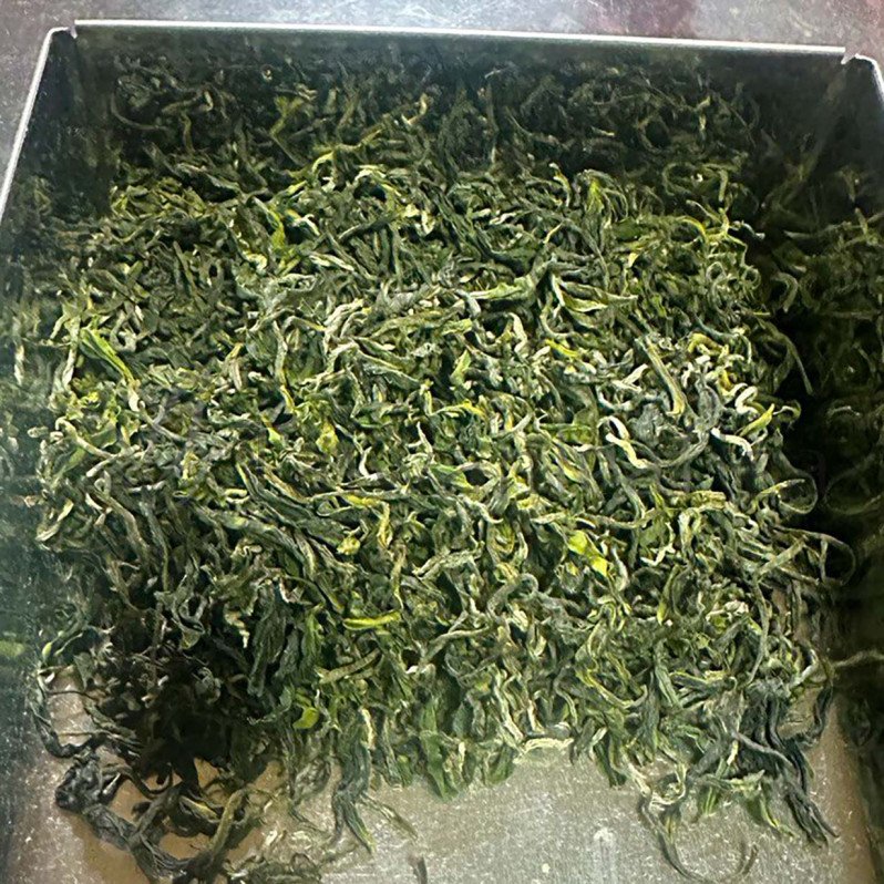 Biluochun Organic Green Tea from Sanxia District (碧螺春) Biluochun Organic Green Tea from Sanxia District (碧螺春) Image 4